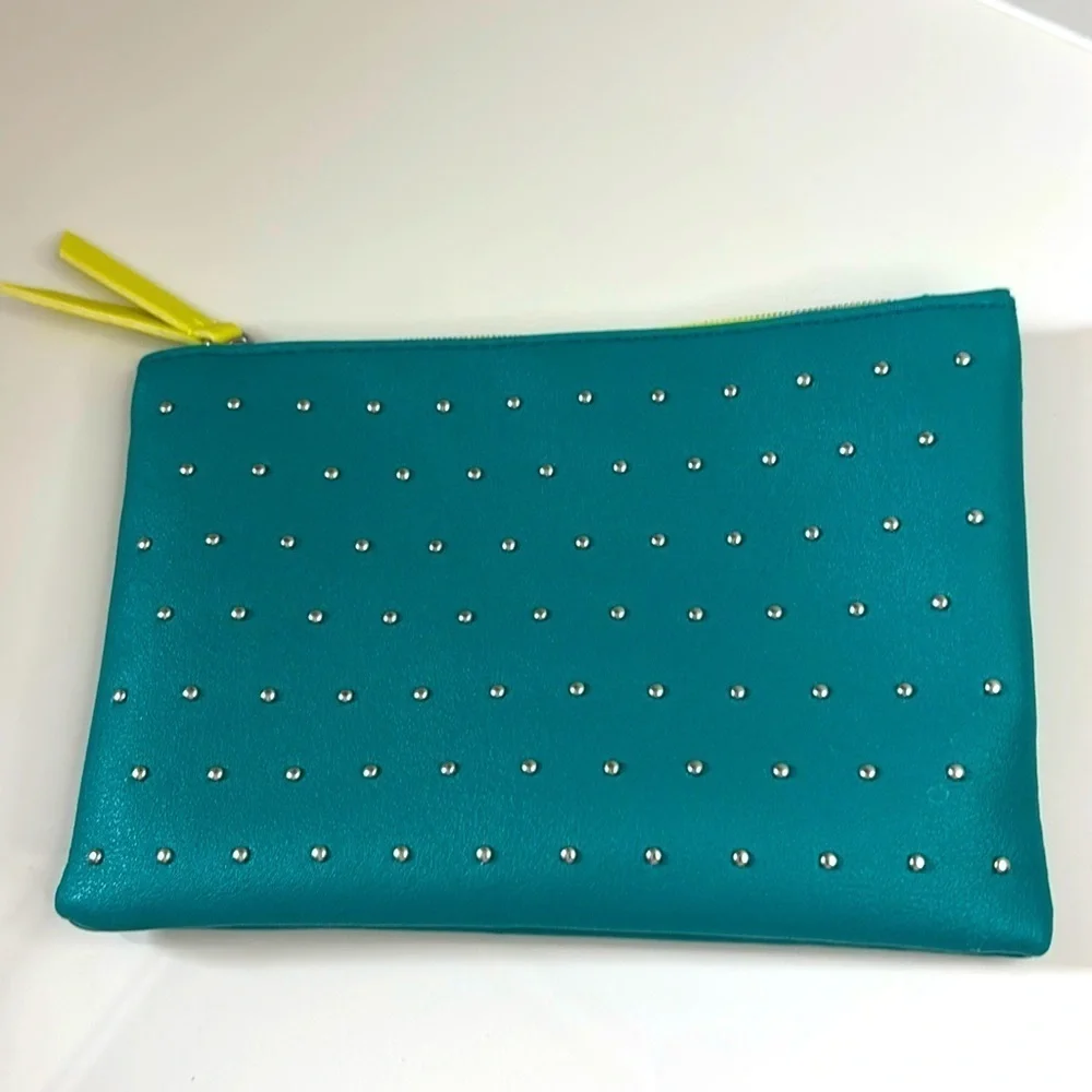 Ipsy Glam Bag Teal with Silver Studs Top Zip Makeup March 2020 Bag EUC